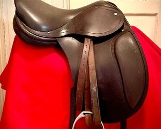 Custom Close Contact Saddle