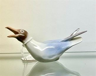 ESTATE of VALUE - Appraisals, Estate Sales & Consignment Sales, 1812 Winter St., Superior, Wi. Open every Friday noon to 6 pm & Saturday 9 am to 3 pm and by appointment. 715-718-8000