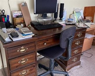 Desk, Computer, Office Supplies