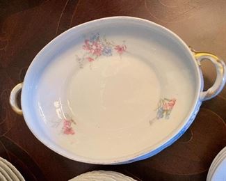 $275 Theodore Haviland Limoges France dining set. 12 dinner plate, 10 dessert or salad plates, 6 scallop saucers, 5 smooth saucers, 2 cups, 9 large soup bowls, 2 tea cups, 1 server, 1 large platter, 1 small platter, 7 salt, 1 butter, 1 creamer.