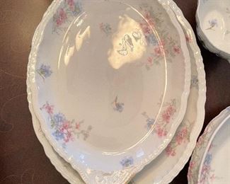 $275 Theodore Haviland Limoges France dining set. 12 dinner plate, 10 dessert or salad plates, 6 scallop saucers, 5 smooth saucers, 2 cups, 9 large soup bowls, 2 tea cups, 1 server, 1 large platter, 1 small platter, 7 salt, 1 butter, 1 creamer.