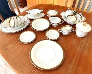 Noritake China - #5675 -- Gold Kin -- A Total of 69 Pieces 