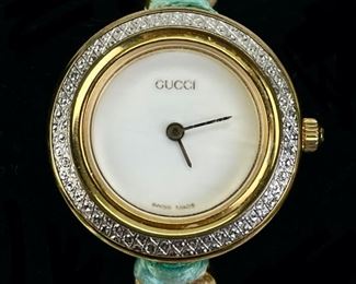 Vintage Gucci Ladies Interchangeable Bezel Quartz Wristwatch Model 11/12.2
