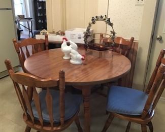 Very clean kitchen table and chairs 