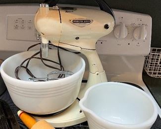 1948 VINTAGE HAMILTON BEACH FOOD MIXER WITH MANUAL 