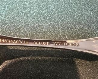 CHATEAU BY ONEIDA STAINLESS FLATEWARE SET 