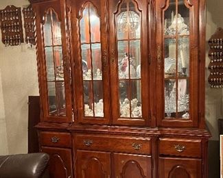 BROYHILL FOUR DOOR LIGHTED CHINA CABINET 