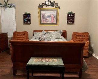 QUEEN SIZE SLEIGH BED 