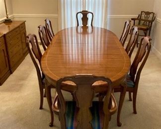 Vintage Henredon Queen Anne style dining room table and 8 chairs