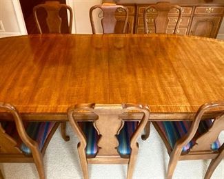 Vintage Henredon Queen Anne style dining room table and 8 chairs