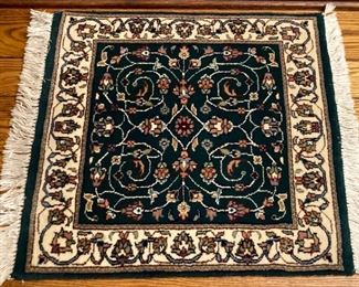 Handwoven Sharad 2' x 2' ivory/navy blue area rug