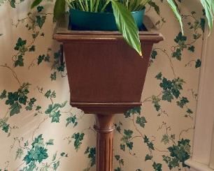 Fine Arts Furniture lamp post planter