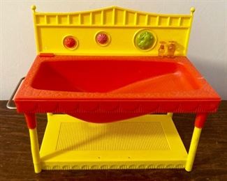 Vintage 1960s Deluxe Reading Suzy Cute doll, crib, bath and clothes