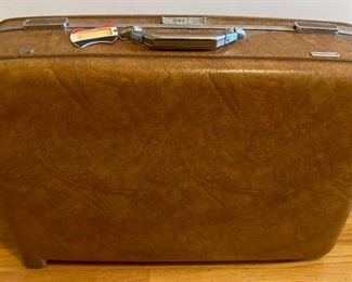 Vintage American Tourist luggage set