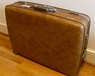 Vintage American Tourist luggage set