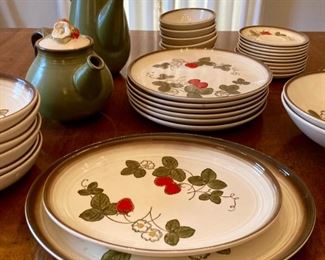 Metlox Poppytrail California Strawberry