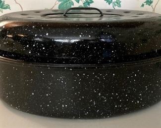 Vintage enamelware roaster with lid