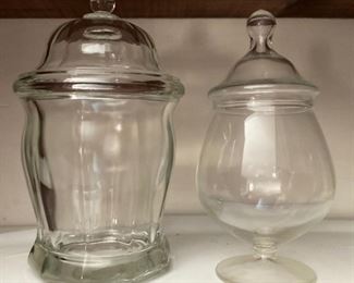 Assorted vintage glassware