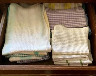 Assorted kitchen linens