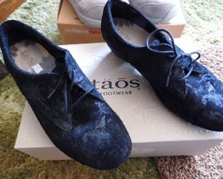 Taos Shoes, Size 8