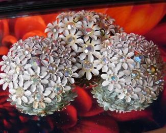 Vintage Daisy Clip On Earrings and Broach