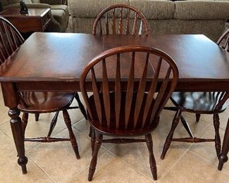 Kitchen Table w 4 Windsor Back Chairs