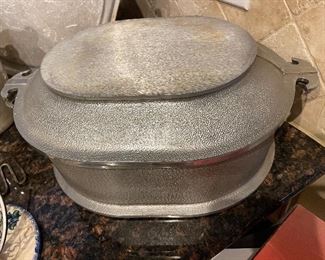 1940's Guardian Service Dutch Oven server with lid