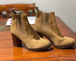 Tory Burch booties good condition size 9