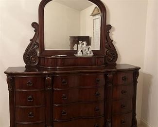 dresser that matches the king bed frame