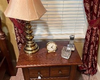 Night stand that matches the queen size bedroom suite, 2 brass lamps