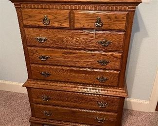 Large chest that matches the full size 4 poster bed