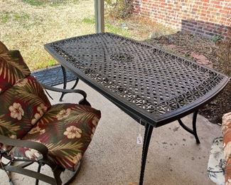 Metal cast aluminum table and chair for the patio