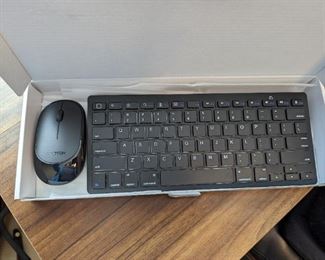 OMotion Wireless Keyboard and Mouse Combo