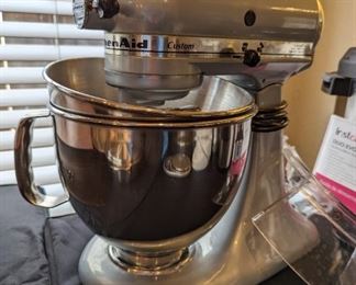 KitchenAid Stand Mier with Accessories