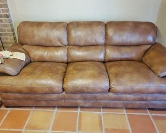 Leather sofa in excellent condition 
