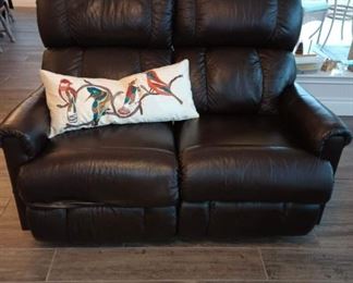 Lazy boy loveseat in great condition