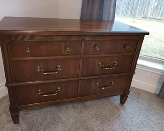 Lane cedar chest in excellent condition. Original key included.