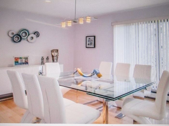 Stunning Modern Dining Room Suite ~ Table Extends at Both Ends and Comes with 8 Leather Chairs 