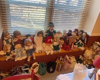 Several miscellaneous dolls 