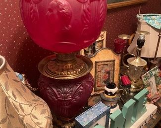 George Washington and Abraham Lincoln red lamp