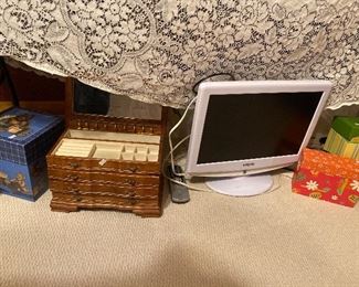 Nesting box, jewelry box and small tv/monitor 