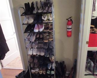 Tons of shoes mostly size 7