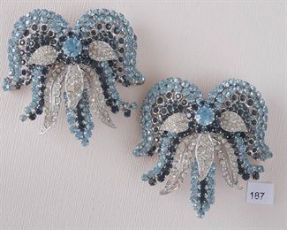 Pair Fountain-shaped sew-on ornaments 