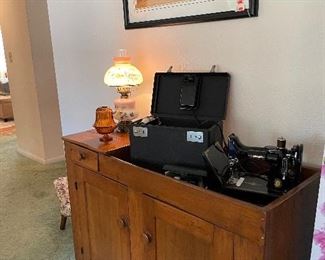 Feather light singer, sewing machine