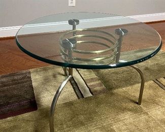 Glass top, metal 3 legged sputnik style accent table 