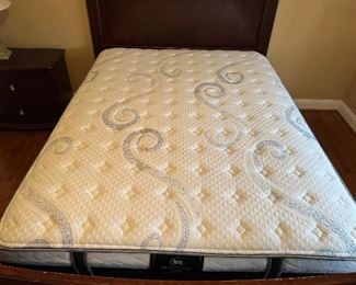 Serta iDirections Hybrid queen mattress & box spring(new)