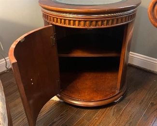 Schnadig mirrored top 1 door round end table w/ shelf (24"D x 24-1/2"H)