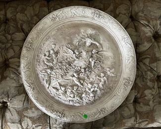 Plaster angelic round wall hanging