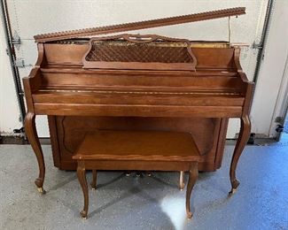 Kawai 801-F Console upright piano in Walnut with bench