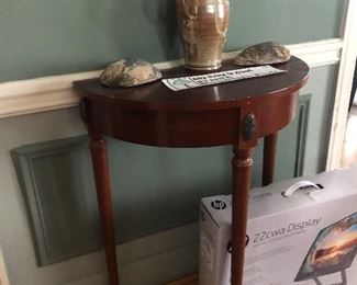 Demi-lune half round table 